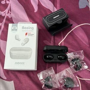 Wireless earbuds